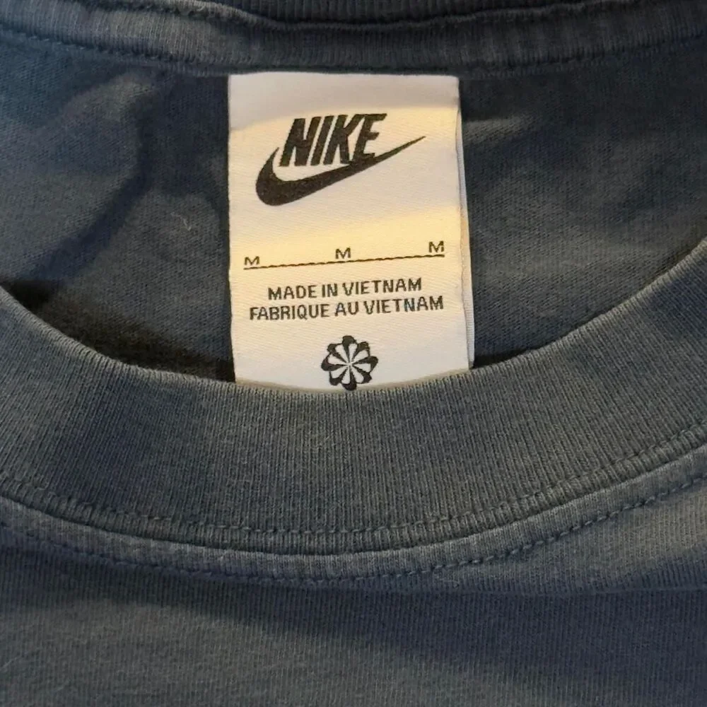 Nike Men's Navy and Blue T-shirt